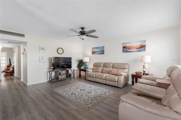 $104,500 | 1801 Bedford Lane, Unit 33, Sun City Center, FL 33573