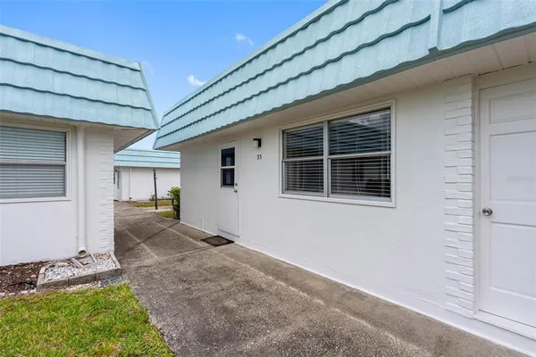 $104,500 | 1801 Bedford Lane, Unit 33, Sun City Center, FL 33573