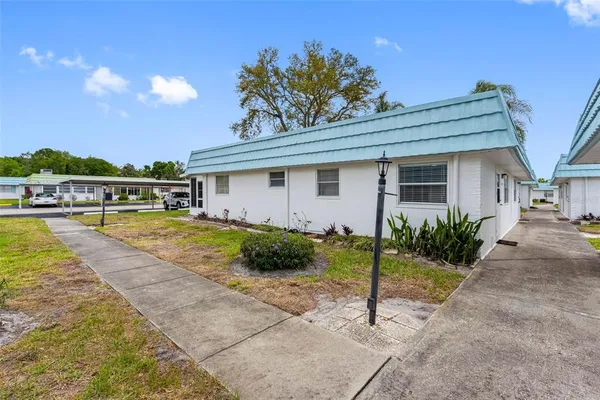 $104,500 | 1801 Bedford Lane, Unit 33, Sun City Center, FL 33573