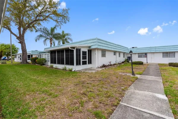 $104,500 | 1801 Bedford Lane, Unit 33, Sun City Center, FL 33573