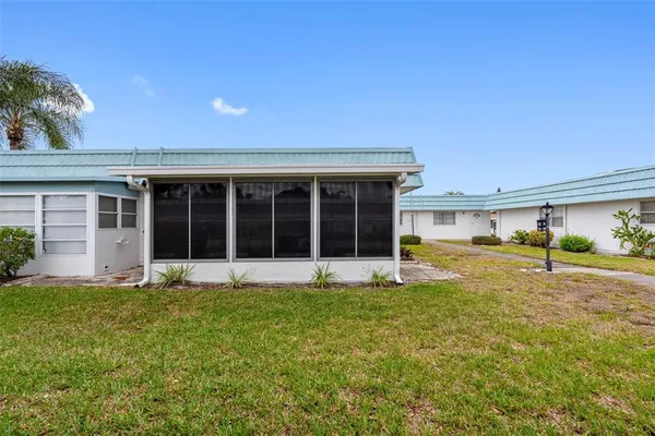 $104,500 | 1801 Bedford Lane, Unit 33, Sun City Center, FL 33573