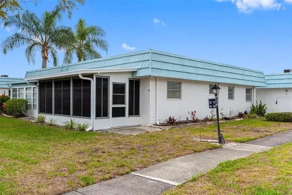 $104,500 | 1801 Bedford Lane, Unit 33, Sun City Center, FL 33573