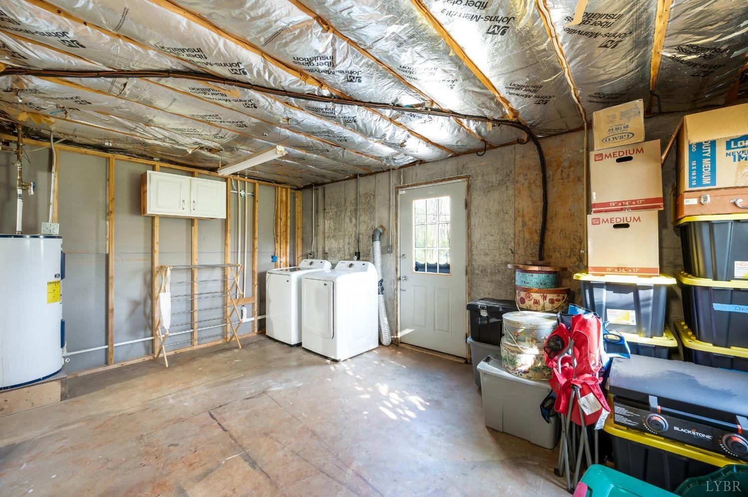 503 Sweeney Circle Forest, VA 24551 - Photo 34 of 50 a living room with furniture and a flat screen tv