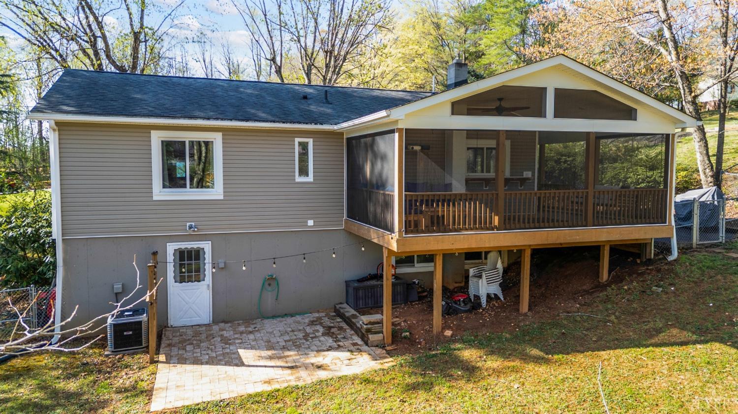 503 Sweeney Circle Forest, VA 24551 - Photo 38 of 50 front view of a house with a yard