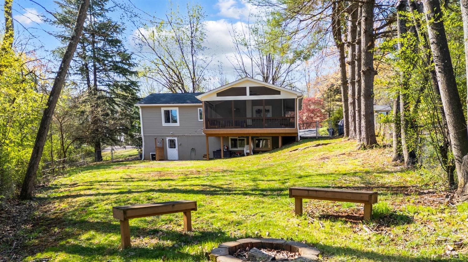 503 Sweeney Circle Forest, VA 24551 - Photo 41 of 50 a front view of house with yard