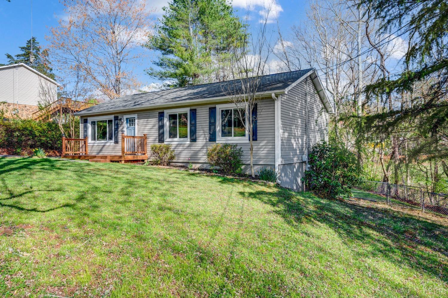 503 Sweeney Circle Forest, VA 24551 - Photo 45 of 50 a front view of house with yard and green space
