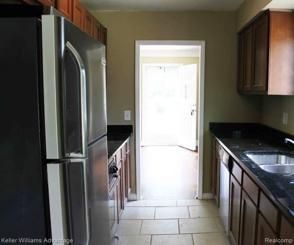 Kitchen 2.jpg