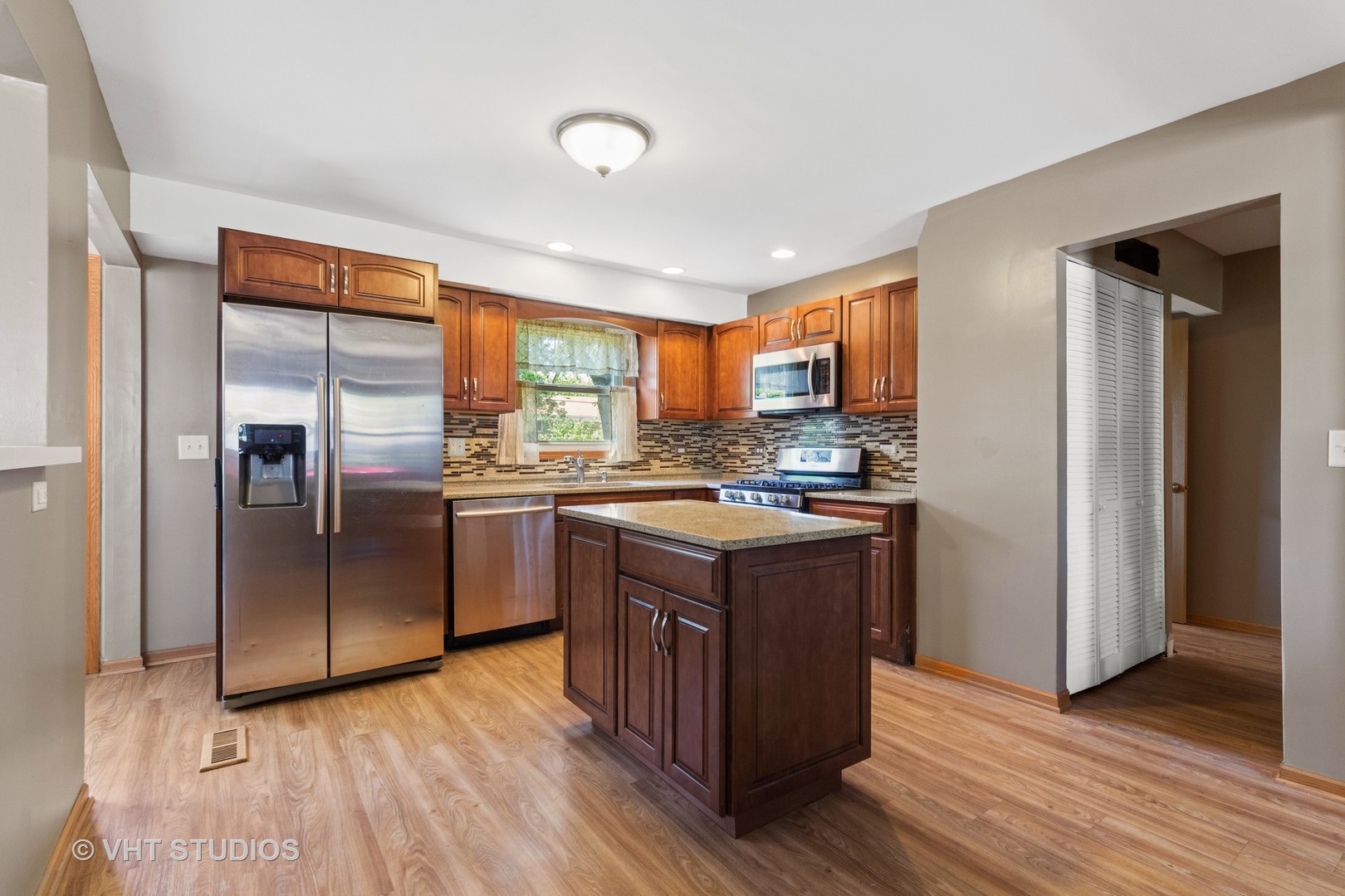 519 Spruce Road Bolingbrook, IL 60440 - Photo 4 of 16