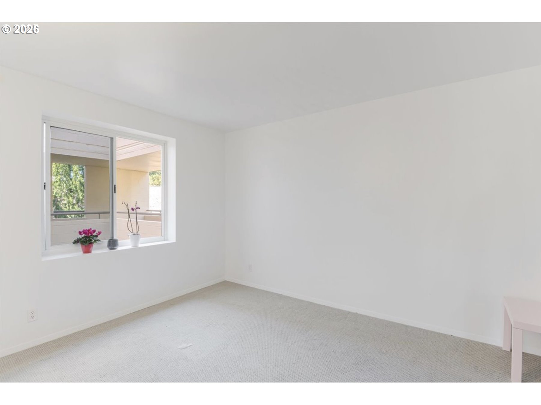 6645 West Burnside Street, Unit 550 Portland, OR 97225 - Photo 21 of 38 a view of an empty room and window