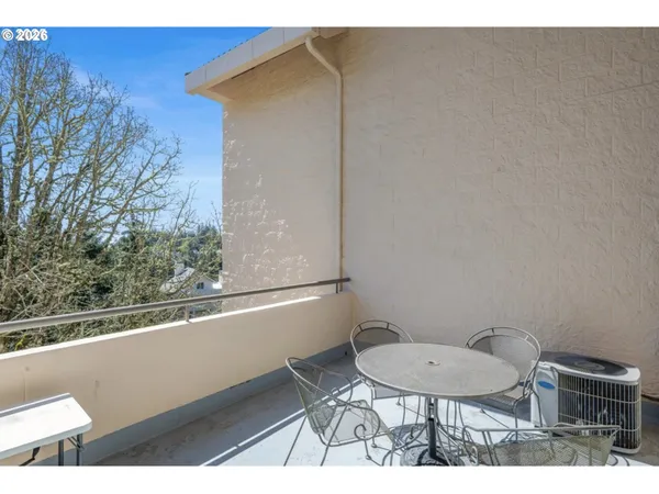 $389,900 | 6645 West Burnside Street, Unit 550, Portland, OR 97225