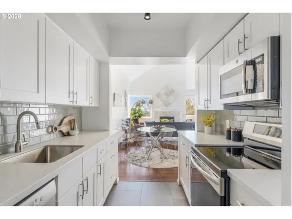 $389,900 | 6645 West Burnside Street, Unit 550, Portland, OR 97225