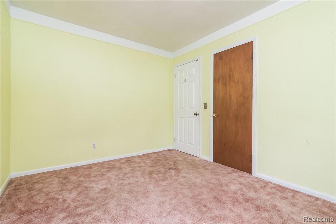 135 Arizona Avenue Rochester, MI 48309 - Photo 14 of 26 013-photo-bedroom-2-6828973.jpg