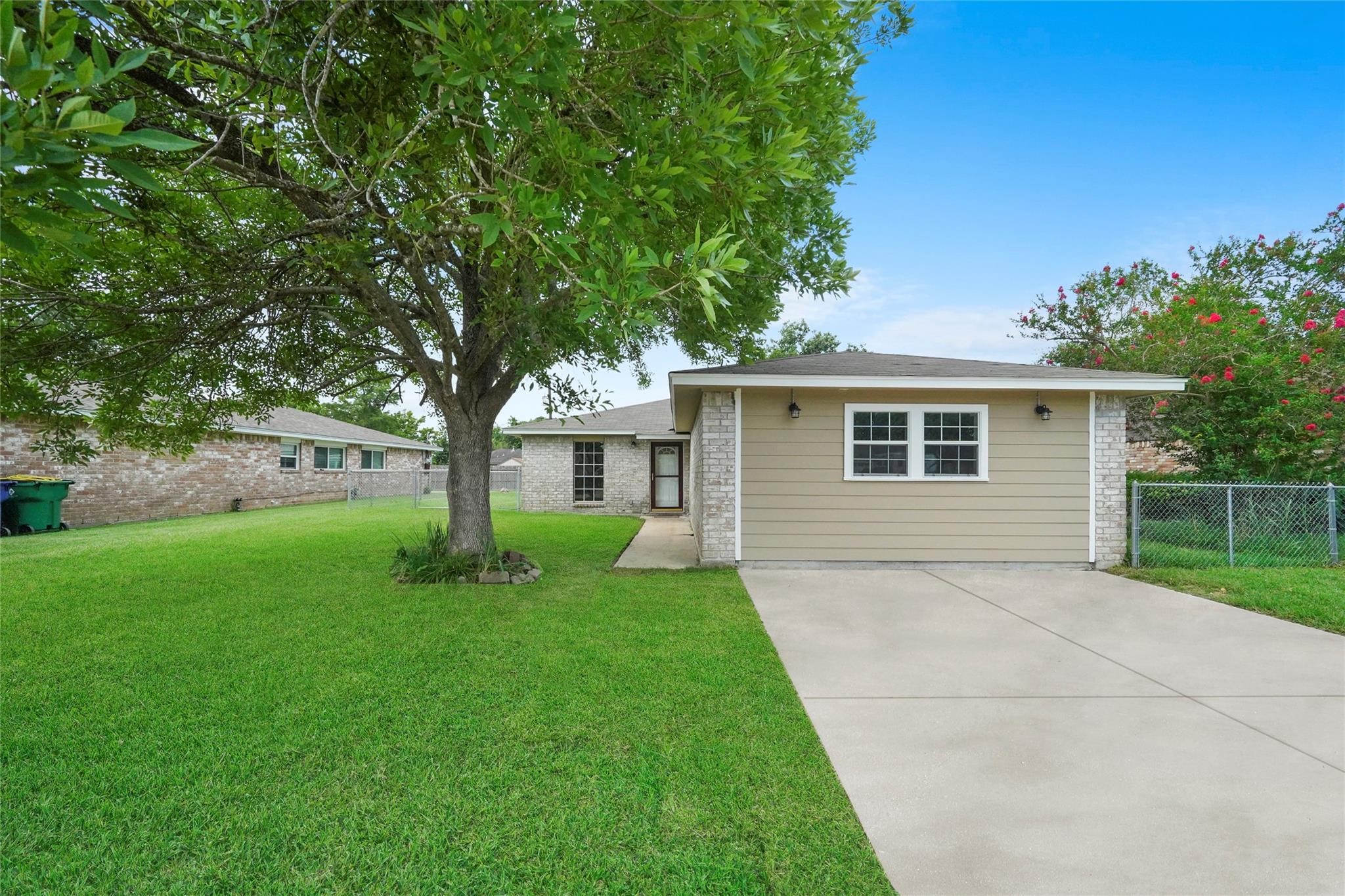 205 Bert Street Angleton, TX 77515 - Photo 2 of 29