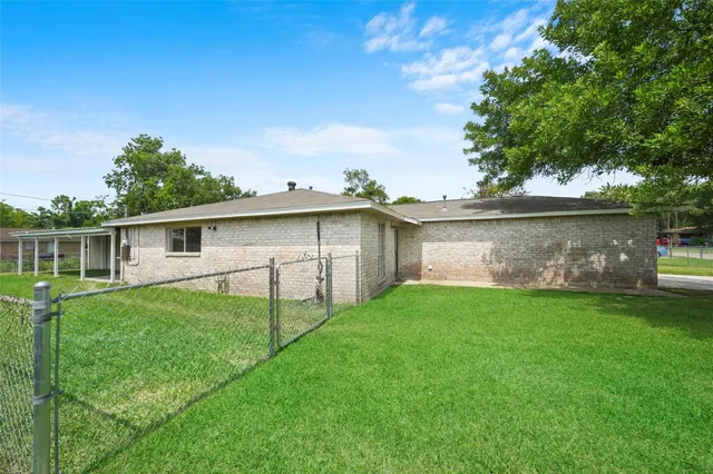 $214,900 | 205 Bert Street, Angleton, TX 77515