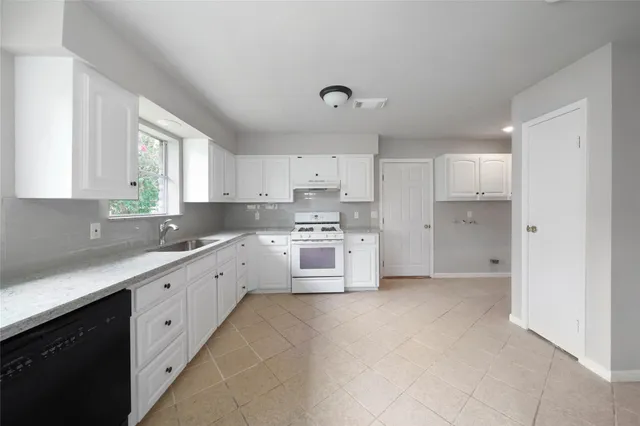 $214,900 | 205 Bert Street, Angleton, TX 77515