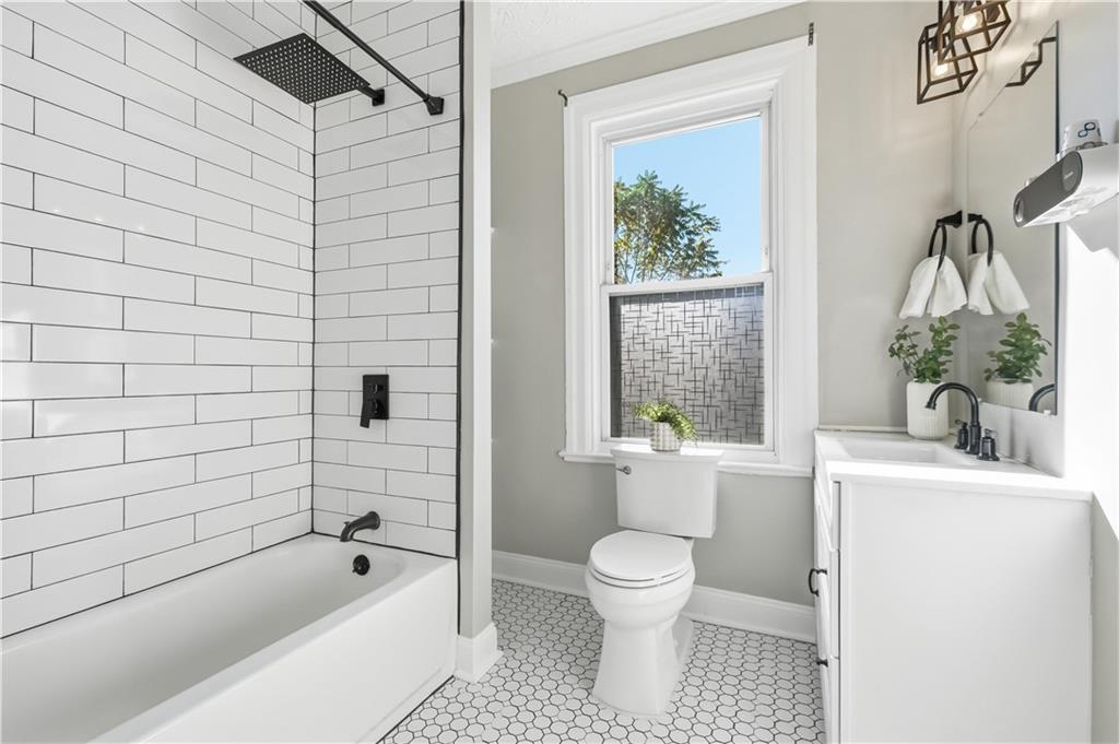210 Elm Street Pittsburgh, PA 15218 - Photo 24 of 36 a bathroom with a toilet and a bathtub