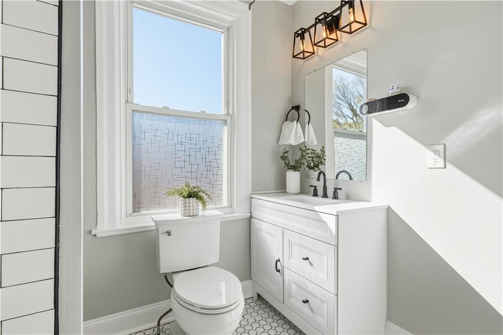 210 Elm Street Pittsburgh, PA 15218 - Photo 25 of 36 a bathroom with a toilet a sink and mirror
