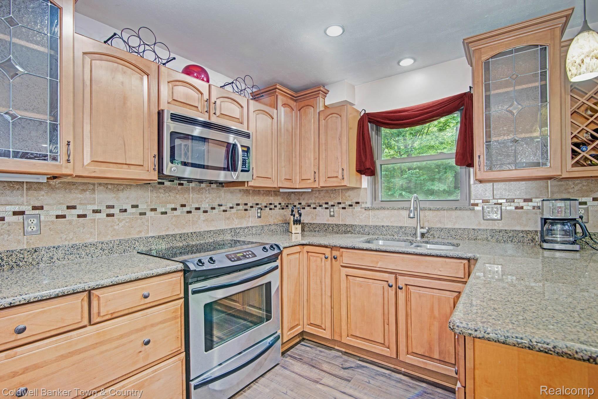 3863 Warner Road Howell, MI 48855 - Photo 9 of 30 Kitchen including Appliances