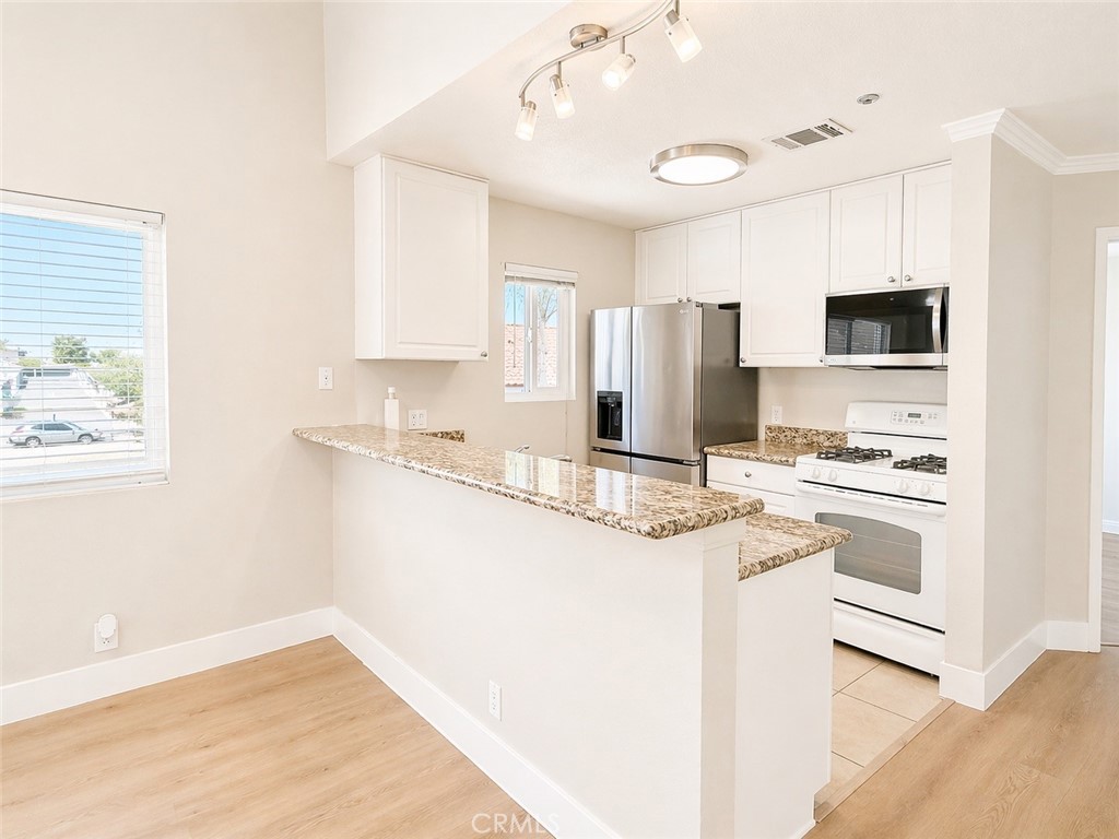 729 South Knott, Unit 231 Anaheim, CA 92804 - Photo 5 of 27