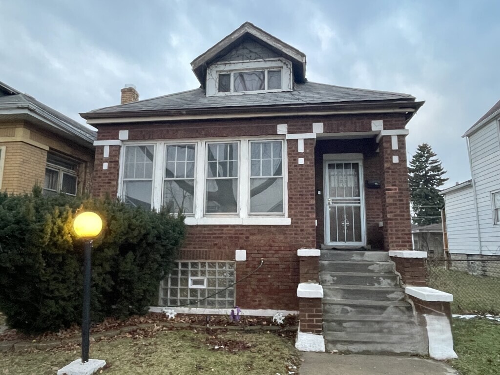 8824 South Throop Street Chicago, IL 60620 - Photo 2 of 3 a front view of a house