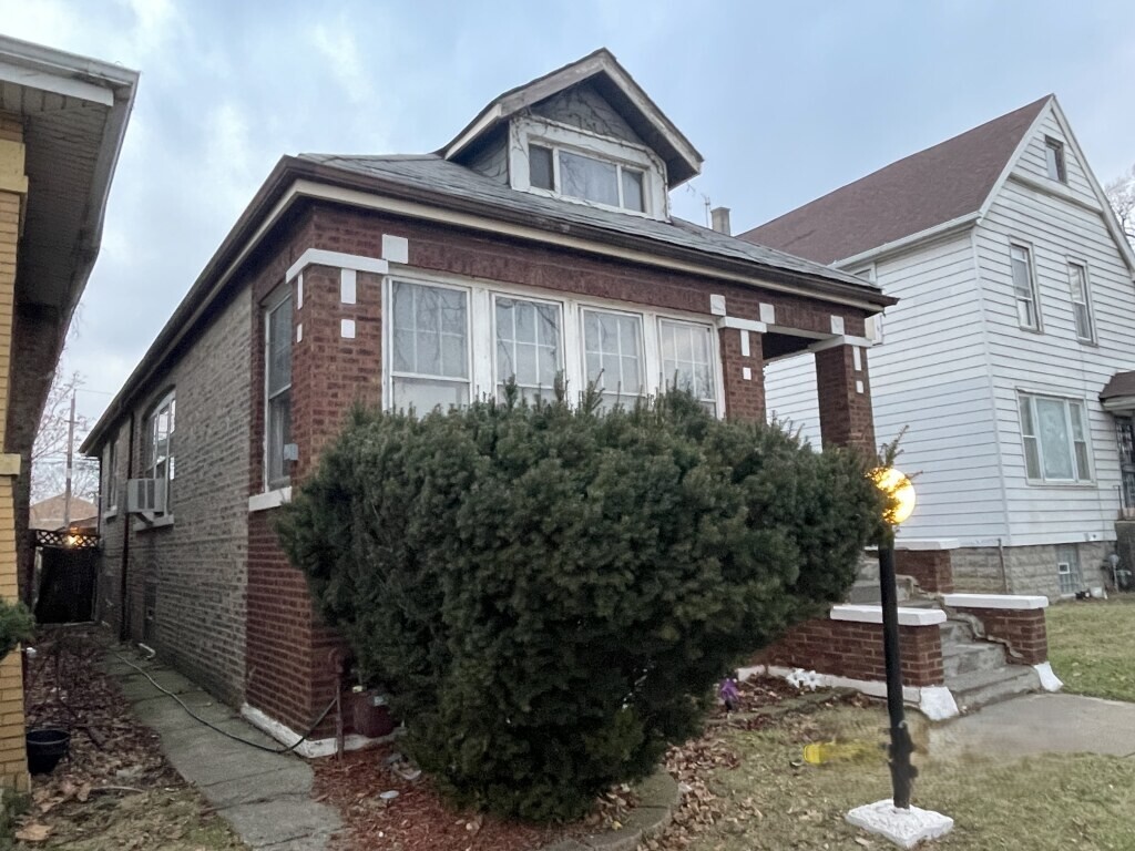8824 South Throop Street Chicago, IL 60620 - Photo 4 of 4