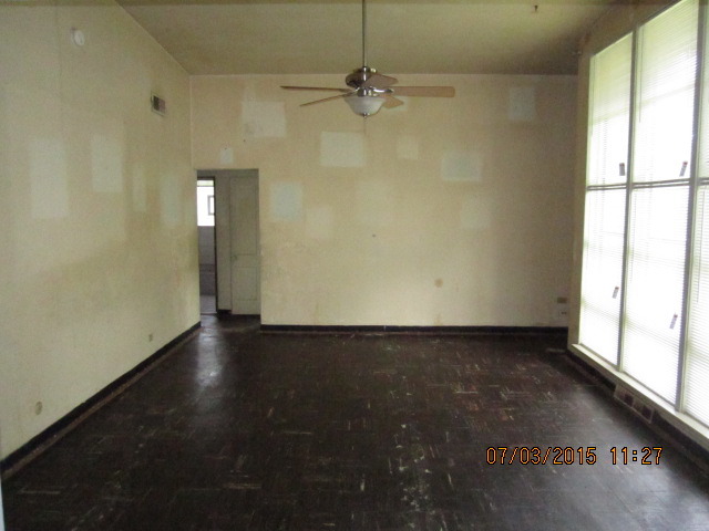 551 West Edgewood Road Lombard, IL 60148 - Photo 2 of 25
