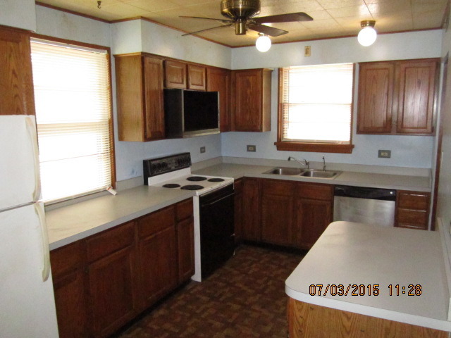 551 West Edgewood Road Lombard, IL 60148 - Photo 5 of 25