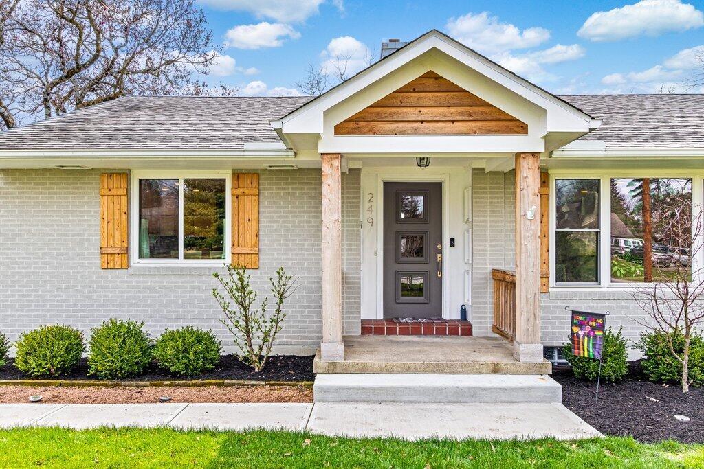 249 East Cooke Road Columbus, OH 43214 - Photo 2 of 40 249 East Cooke Road-12.jpg-SMALL