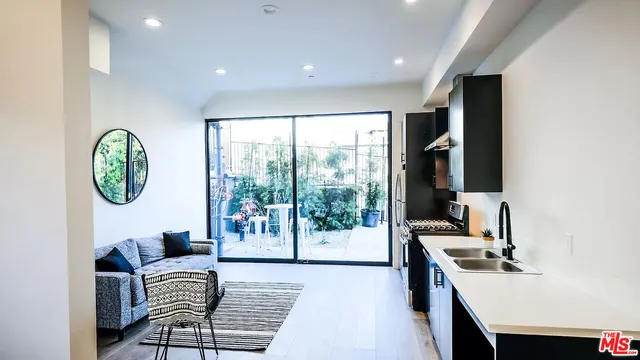 $1,995 | 321 North Bixel Street, Unit 2, Los Angeles, CA 90026