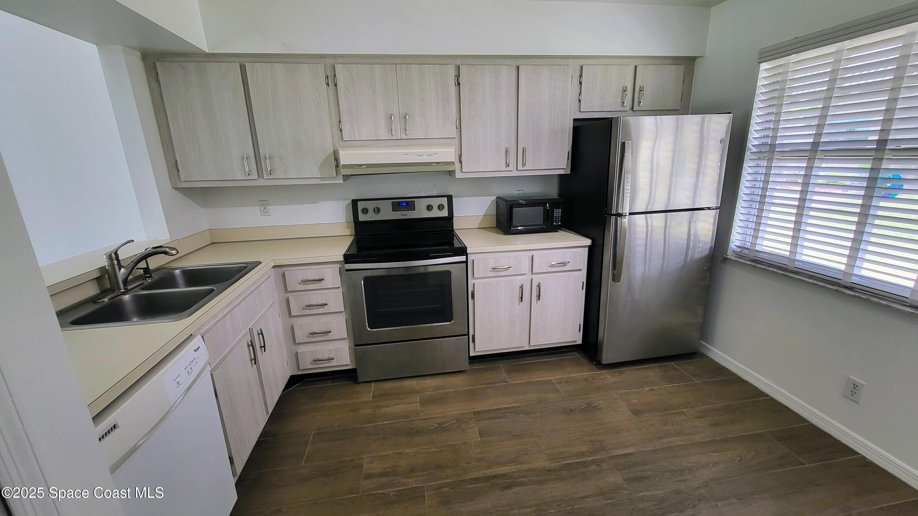 2016 Grant Place, Unit 101 Melbourne, FL 32901 - Photo 2 of 19 20240421_111730