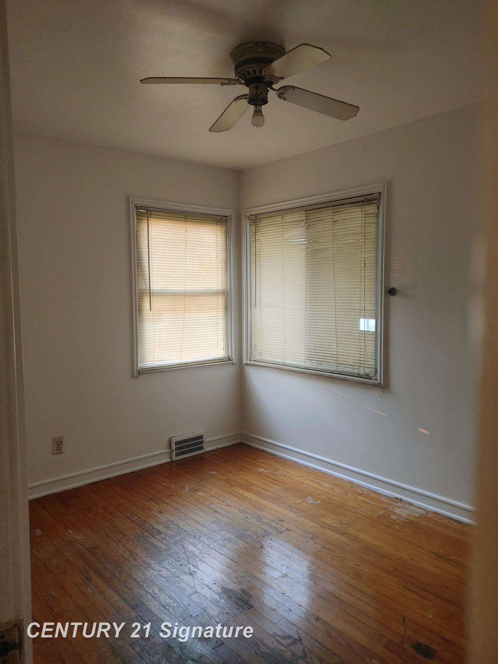 2709 Mackin Road Flint, MI 48504 - Photo 4 of 5 50147792-11dba9d5-a8cd-45ea-9e43-d56c588137d8.JPG