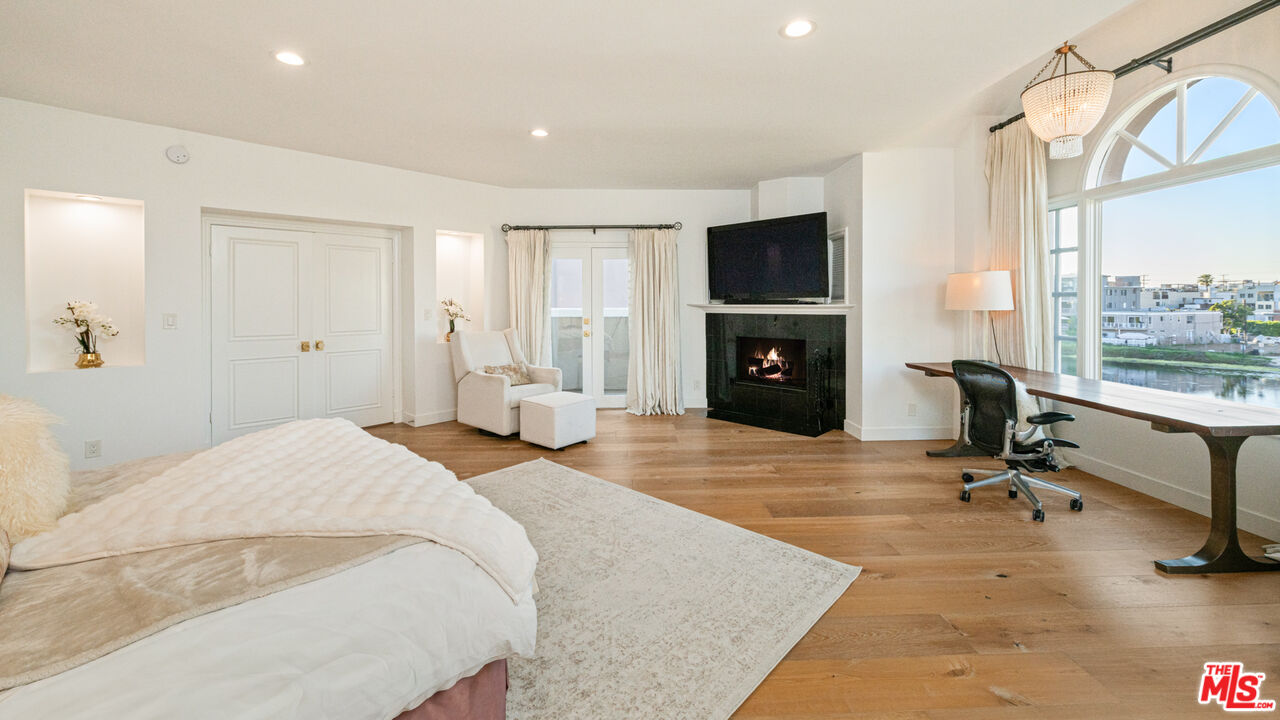 131 Roma Court Marina del Rey, CA 90292 - Photo 23 of 60