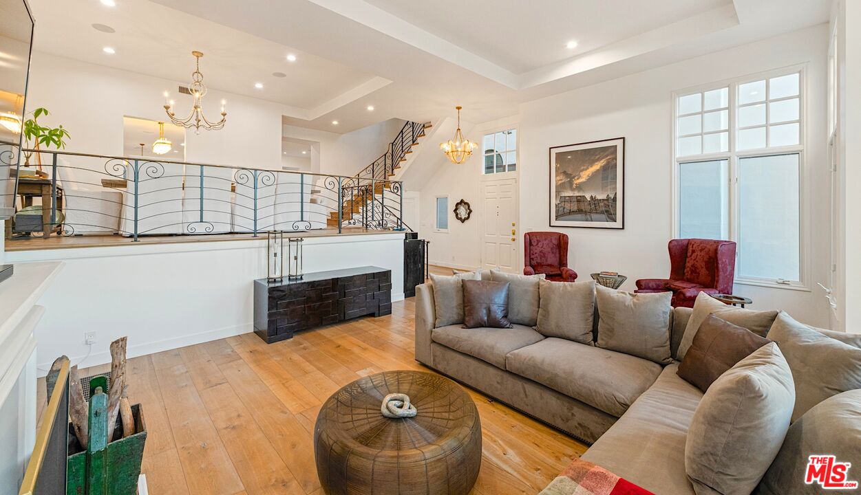 131 Roma Court Marina del Rey, CA 90292 - Photo 3 of 60