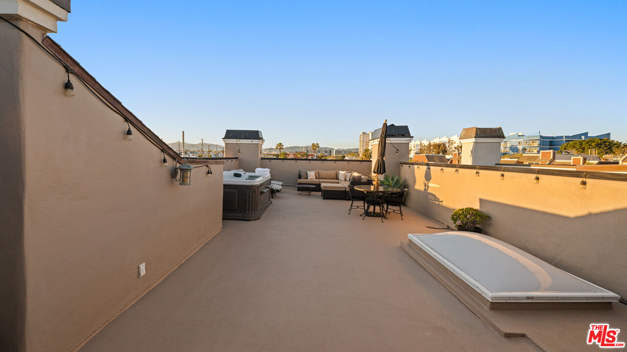 131 Roma Court Marina del Rey, CA 90292 - Photo 35 of 60