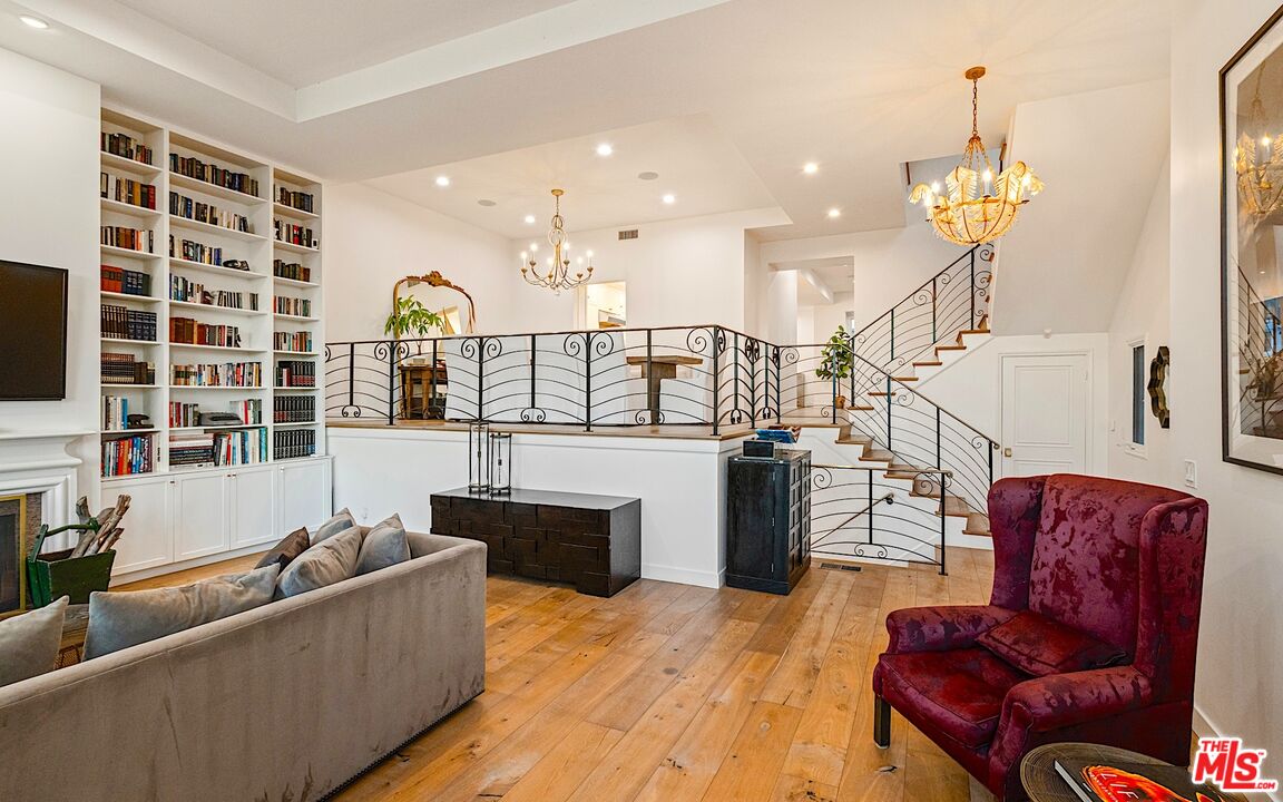 131 Roma Court Marina del Rey, CA 90292 - Photo 5 of 60