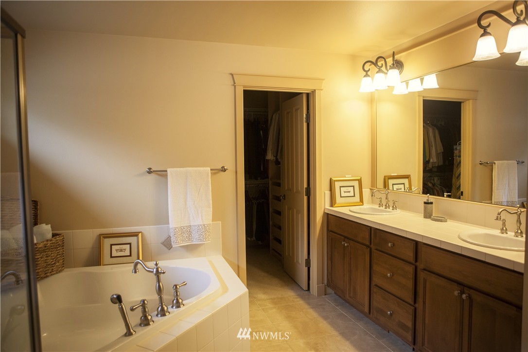 3808 186th Street Southeast Bothell, WA 98012 - Photo 18 of 25 a bathroom with a bathtub and a sink