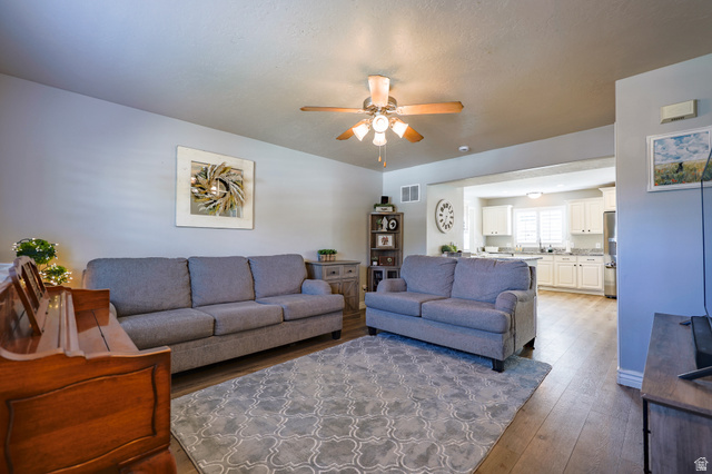 551 East Walnut Gln Street Springville, UT 84663 - Photo 5 of 42
