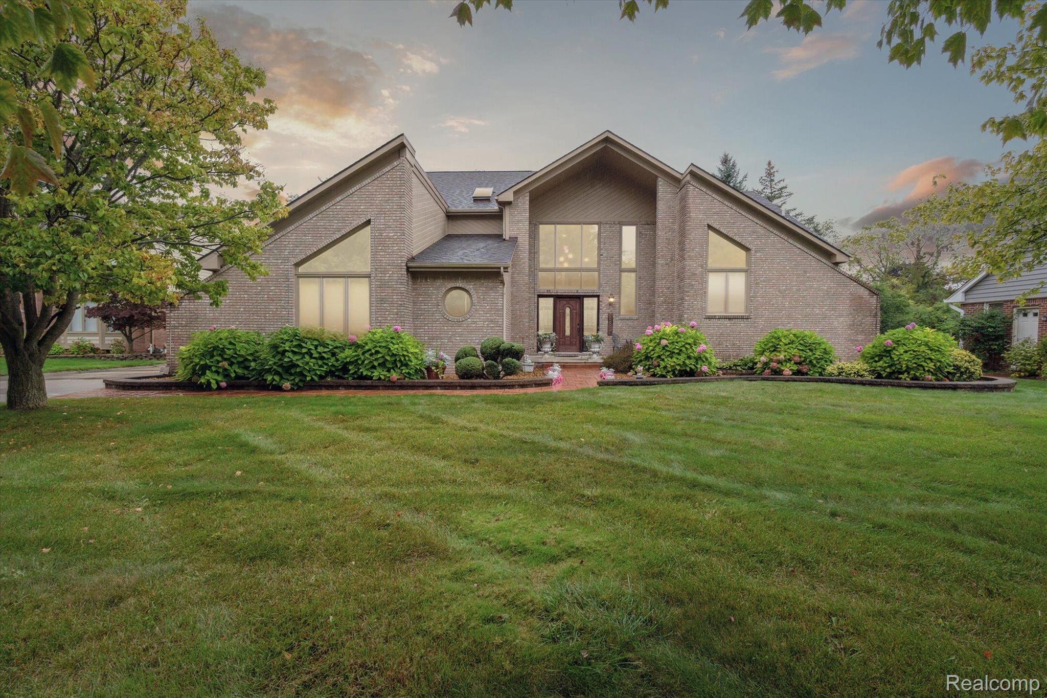 18887 Van Road Livonia, MI 48152 - Photo 1 of 78 Gallery Image 1