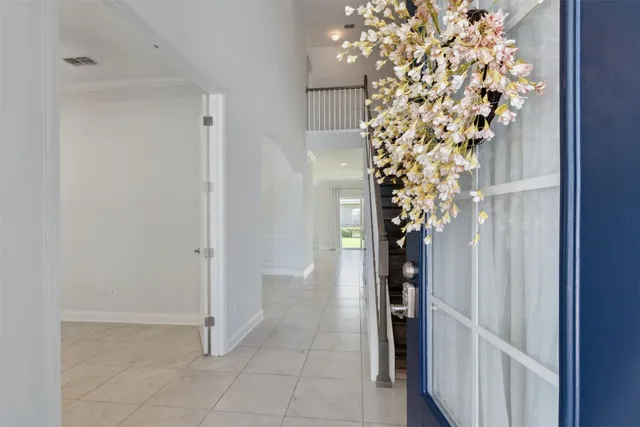 a view of entryway with elevator