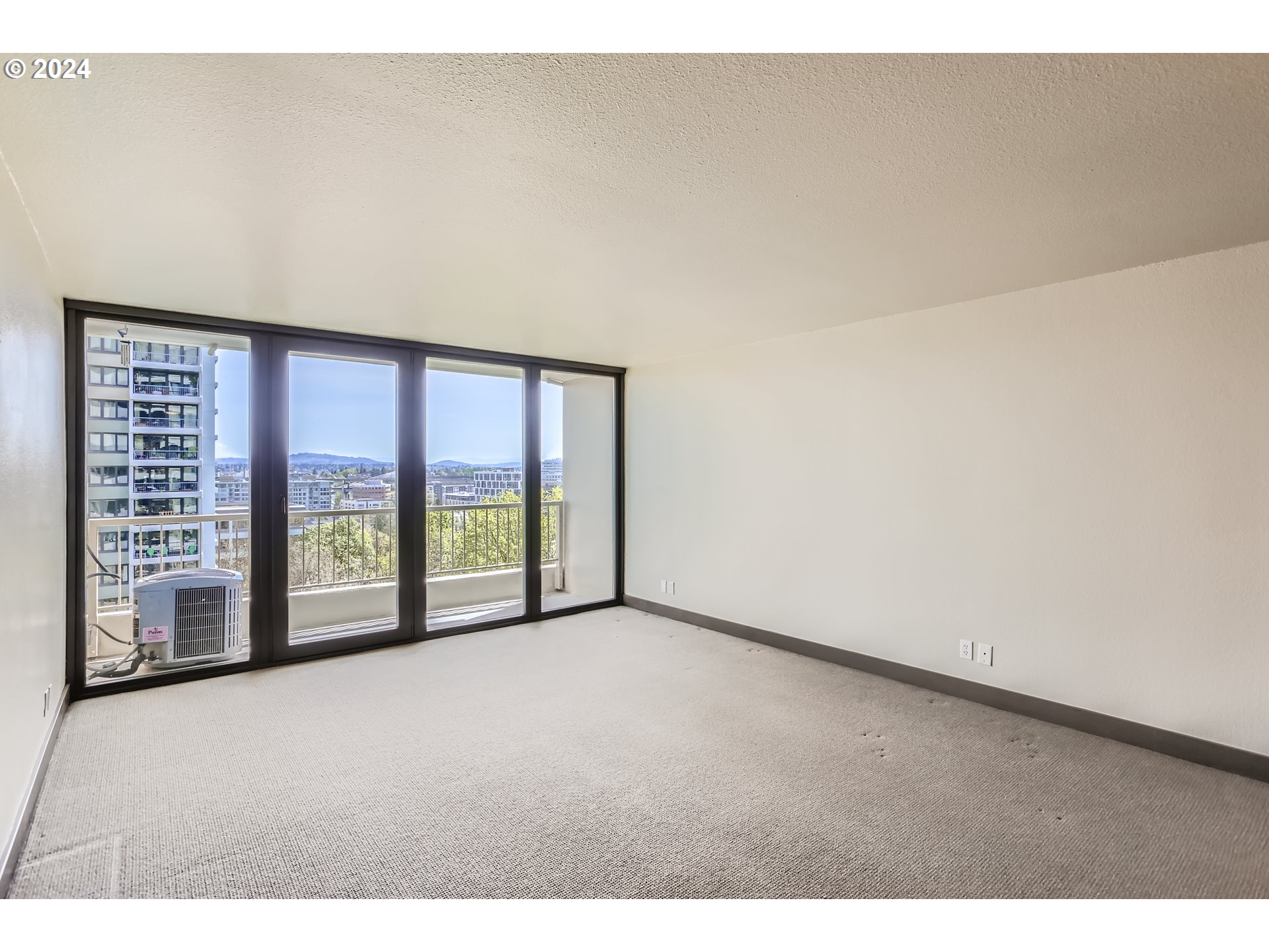 255 Southwest Harrison Street, Unit 8G Portland, OR 97201 - Photo 8 of 25 Living Room