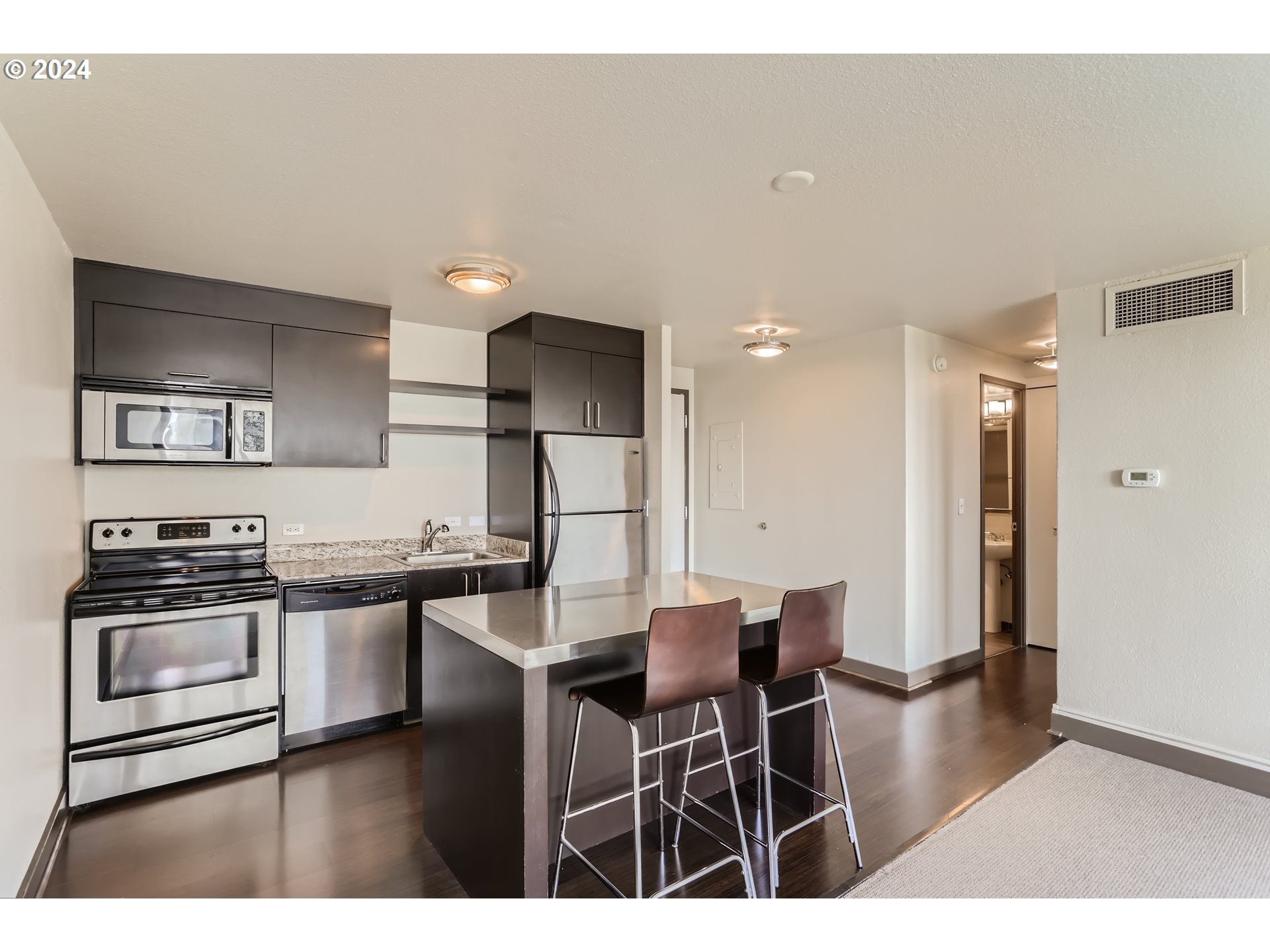 255 Southwest Harrison Street, Unit 8G Portland, OR 97201 - Photo 9 of 25 Kitchen