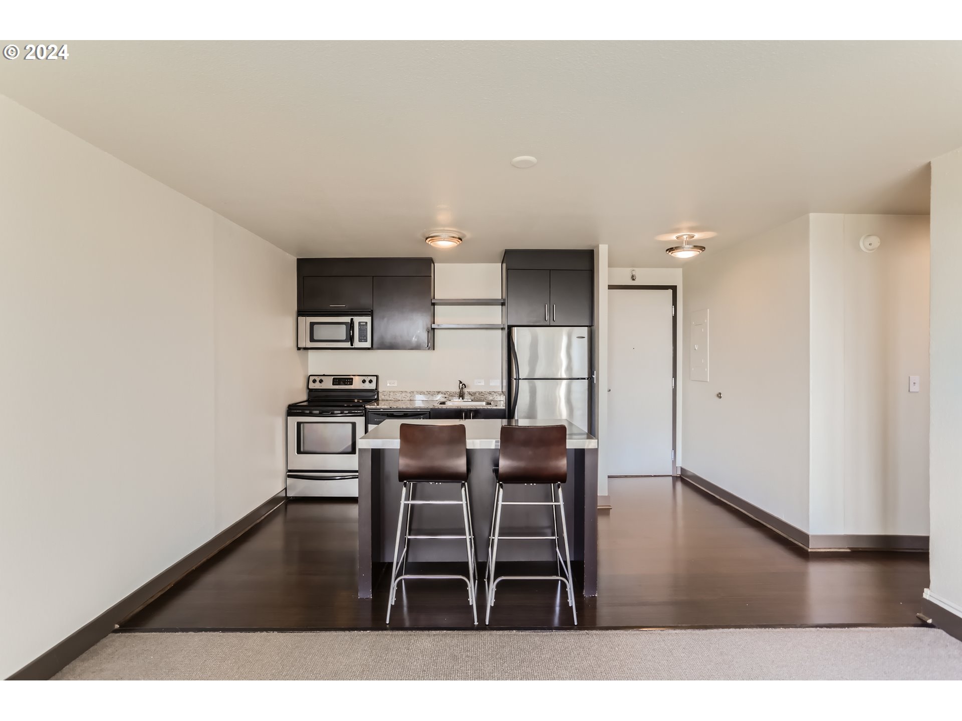 255 Southwest Harrison Street, Unit 8G Portland, OR 97201 - Photo 10 of 25 Kitchen