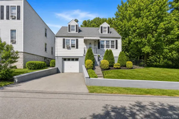 $3,300 | 137 Morsemere Terrace, Unit 1, Yonkers, NY 10703
