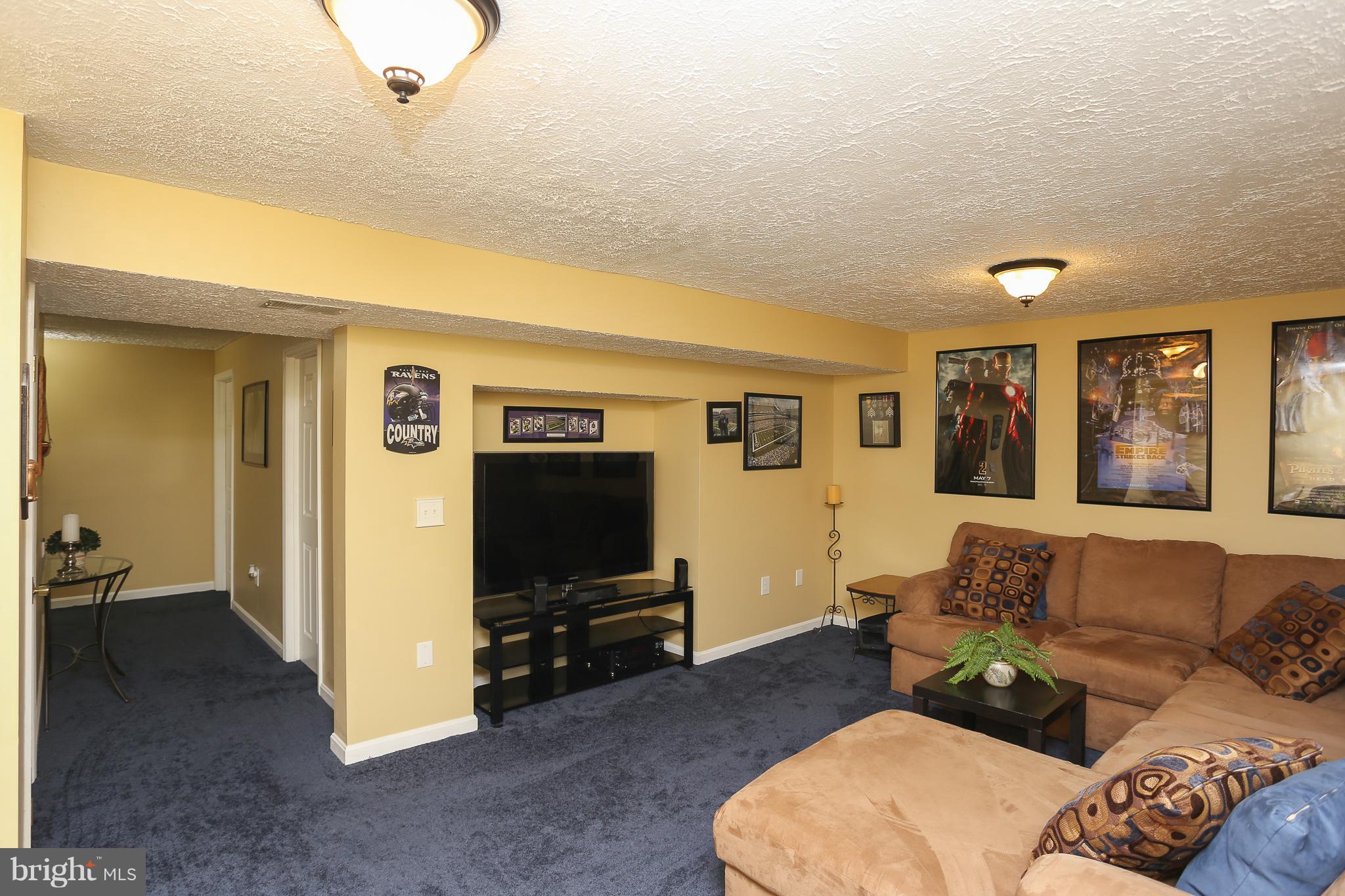 7814 East Shore Road Pasadena, MD 21122 - Photo 13 of 26 Living Room