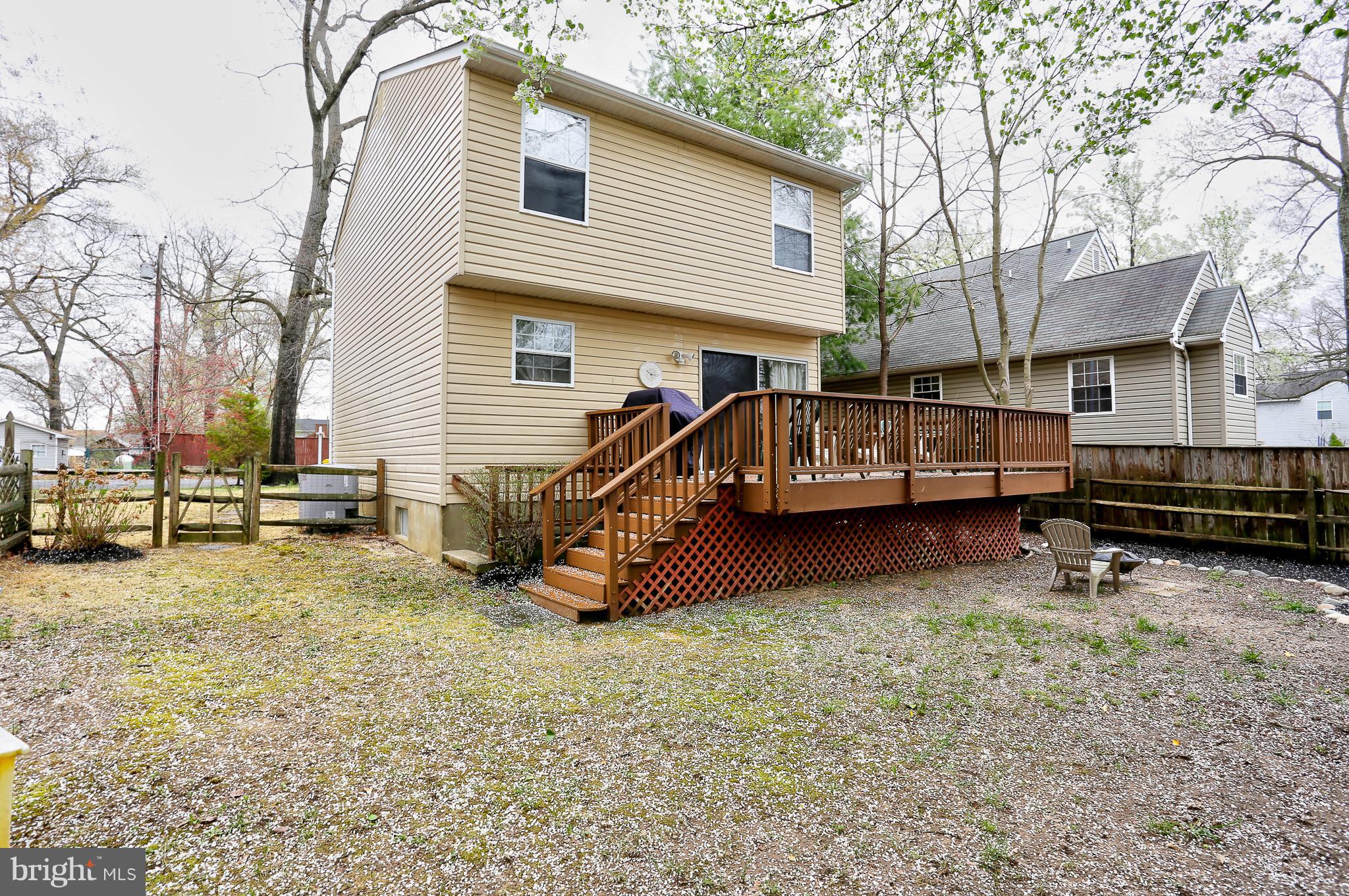 7814 East Shore Road Pasadena, MD 21122 - Photo 20 of 26 Family Room