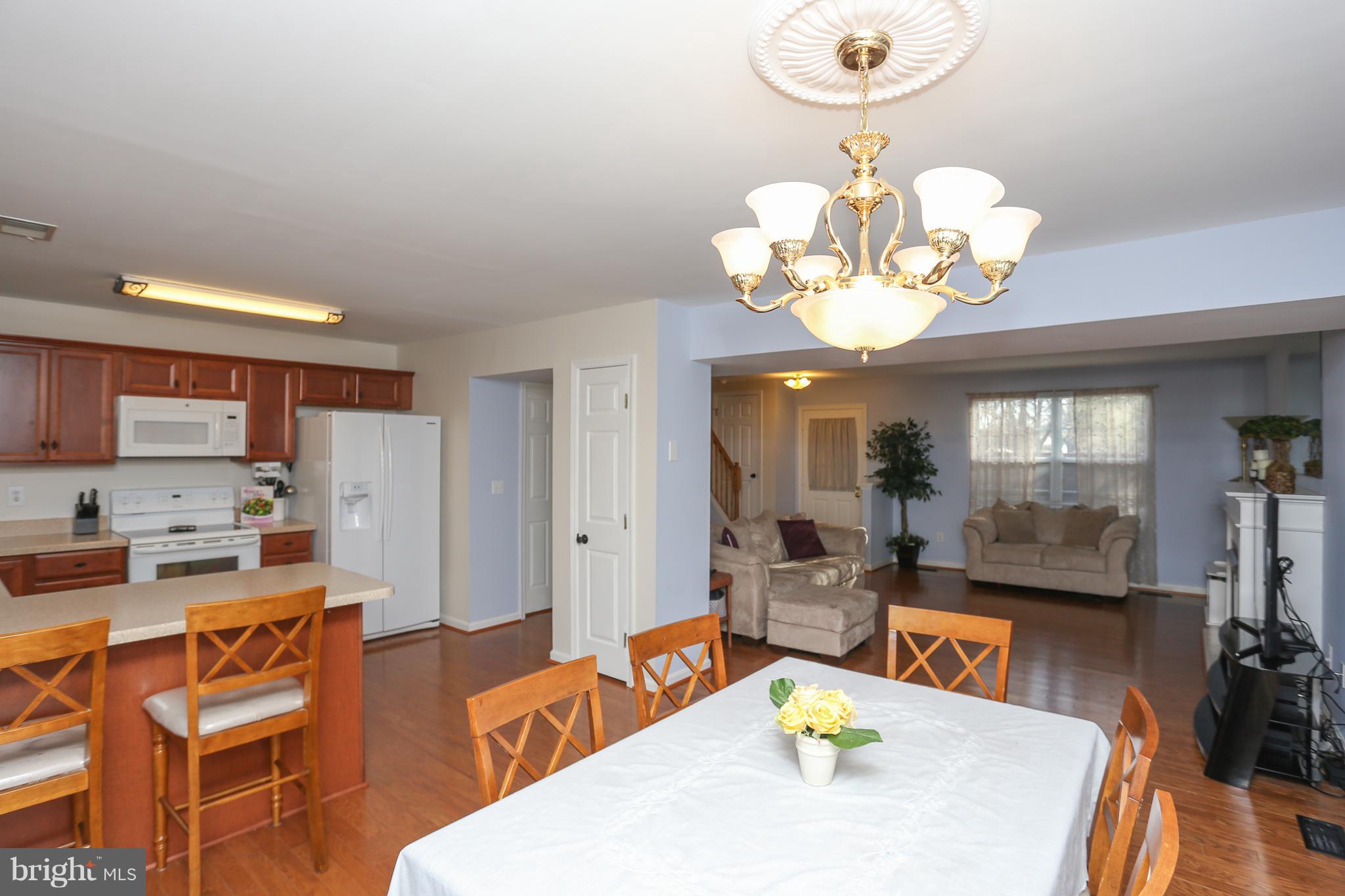 7814 East Shore Road Pasadena, MD 21122 - Photo 22 of 26 Dining Room