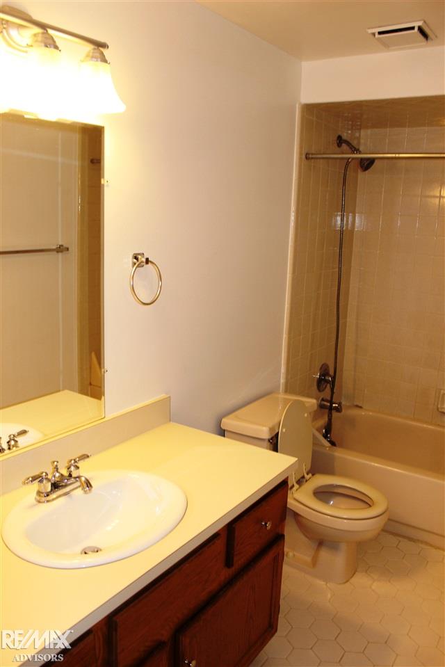 48576 Sugarbush Road, Unit 59 BLDG 6 Chesterfield, MI 48047 - Photo 10 of 12