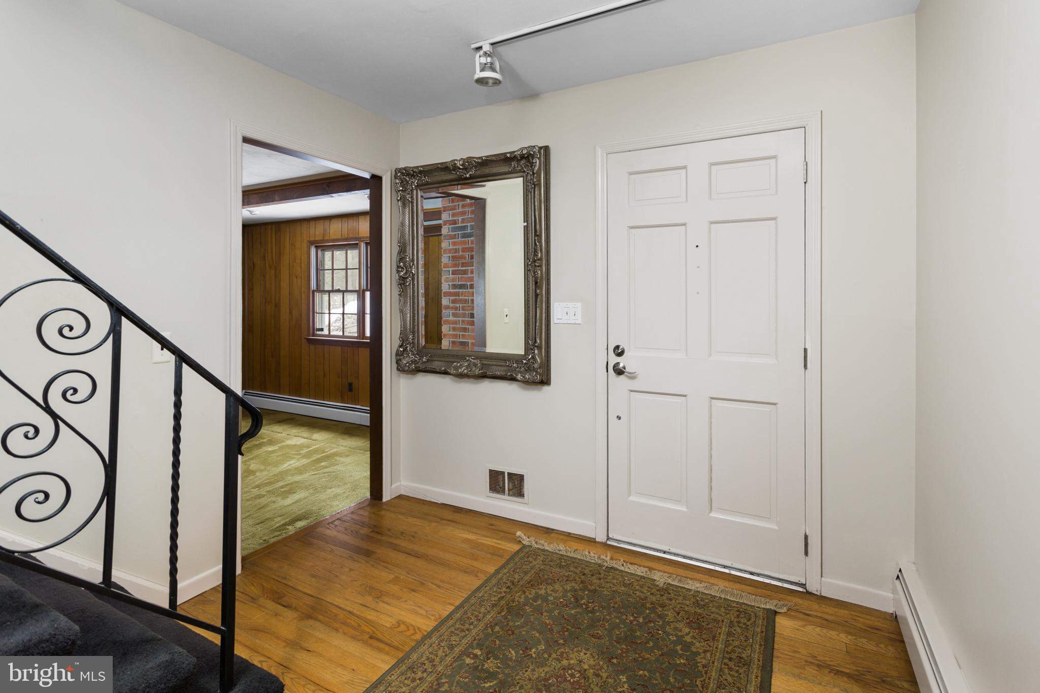 11 Mountain Vw Road Ewing, NJ 08628 - Photo 4 of 32 Foyer