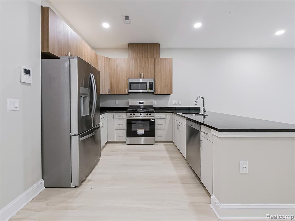 31480 Warren Road, Unit 302 Westland, MI 48185 - Photo 5 of 33