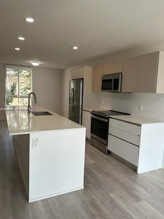 $2,850 | 2561 Northeast 193rd Street, Unit 1208, Miami, FL 33180